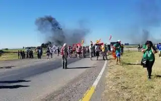 Azul: Continúan los reclamos de extrabajadores de Fanazul y prevén nuevos cortes de ruta