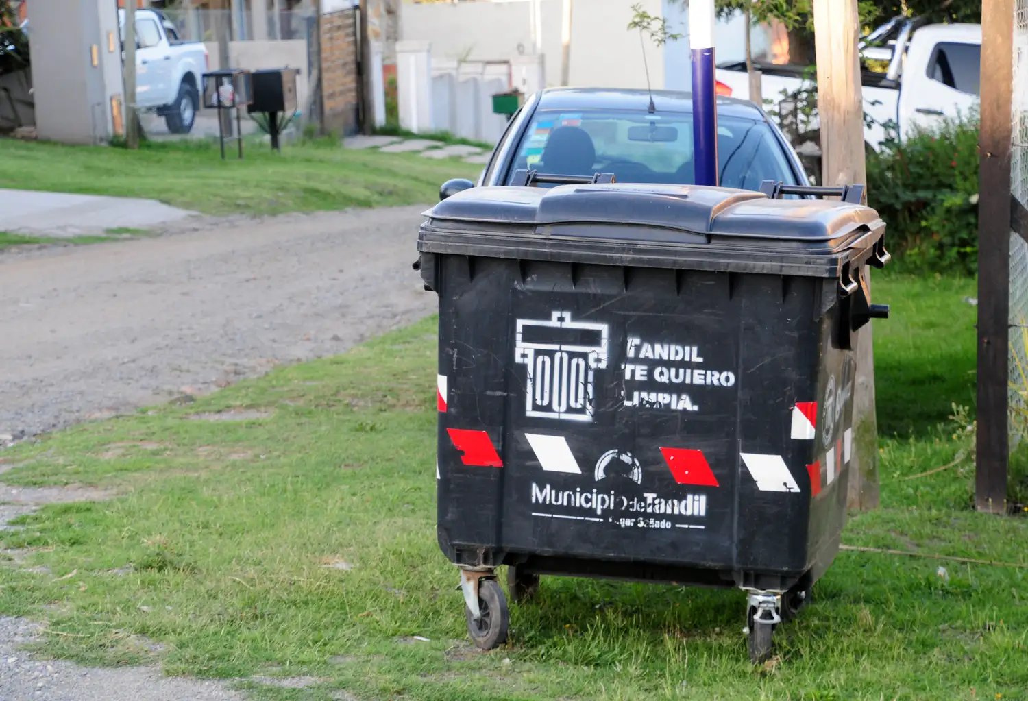 La instalación de nuevos contenedores alcanzó los barrios Falucho 53, Graduados y la zona de El Pescadito.