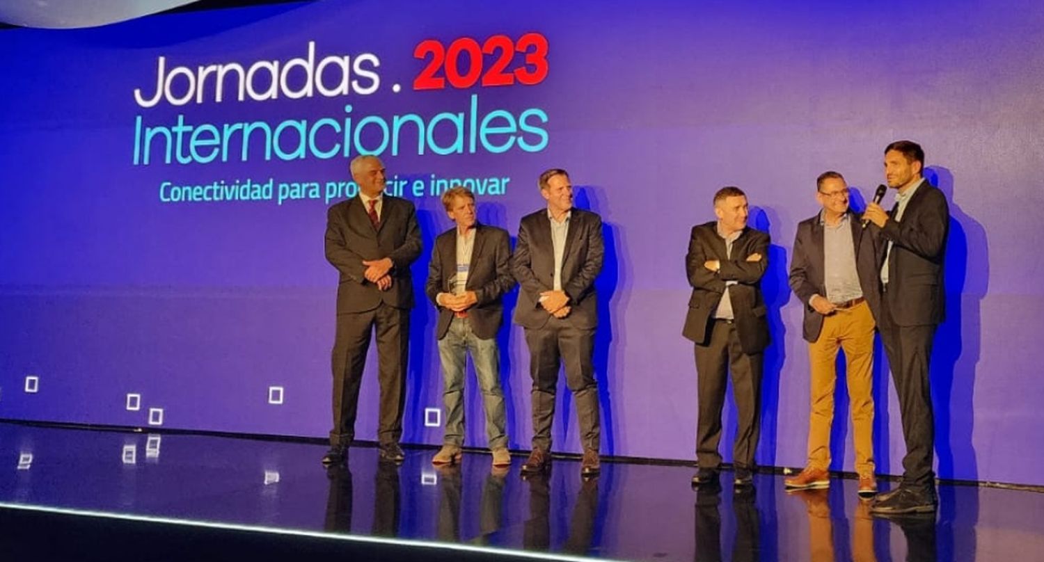 El gobernador electo Maximiliano Pullaro encabezó las 33° Jornadas Internacionales junto a referentes del sector de video y conectividad del país