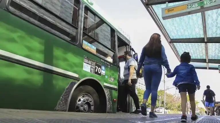 El ministerio de transporte aclaró que siempre fue un requisito vivir en la Provincia para acceder al boleto estudiantil