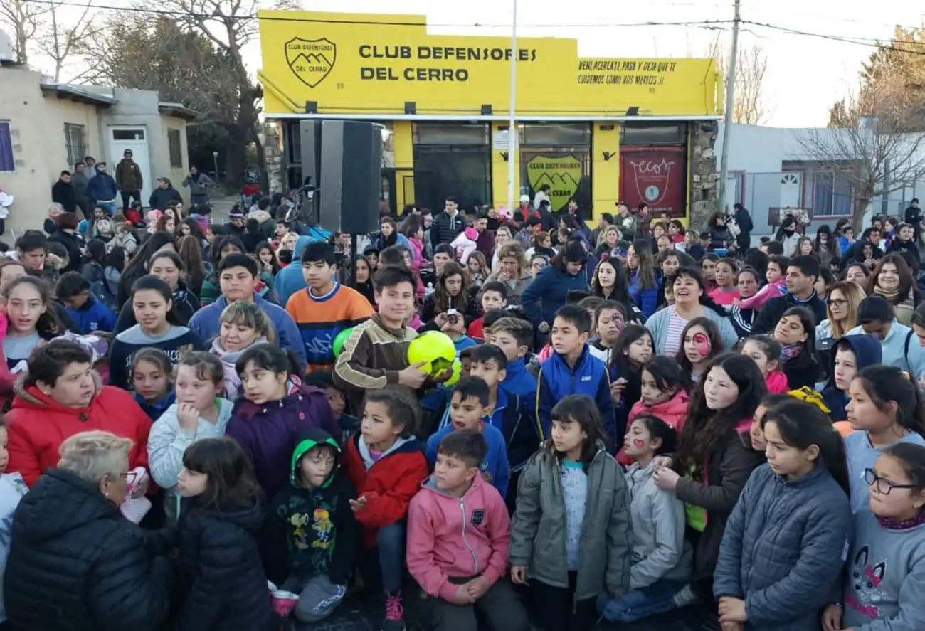 Con más de 800 chicos, el Club Defensores del  Cerro celebró el Día del Niño