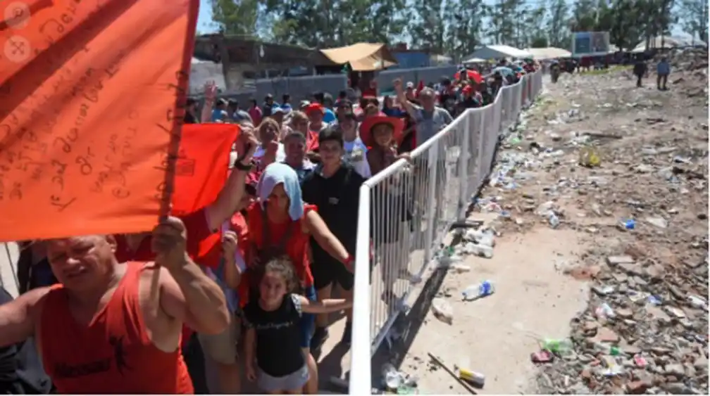 Unos 300 mil devotos visitaron ayer el santuario del Gauchito Gil en Mercedes