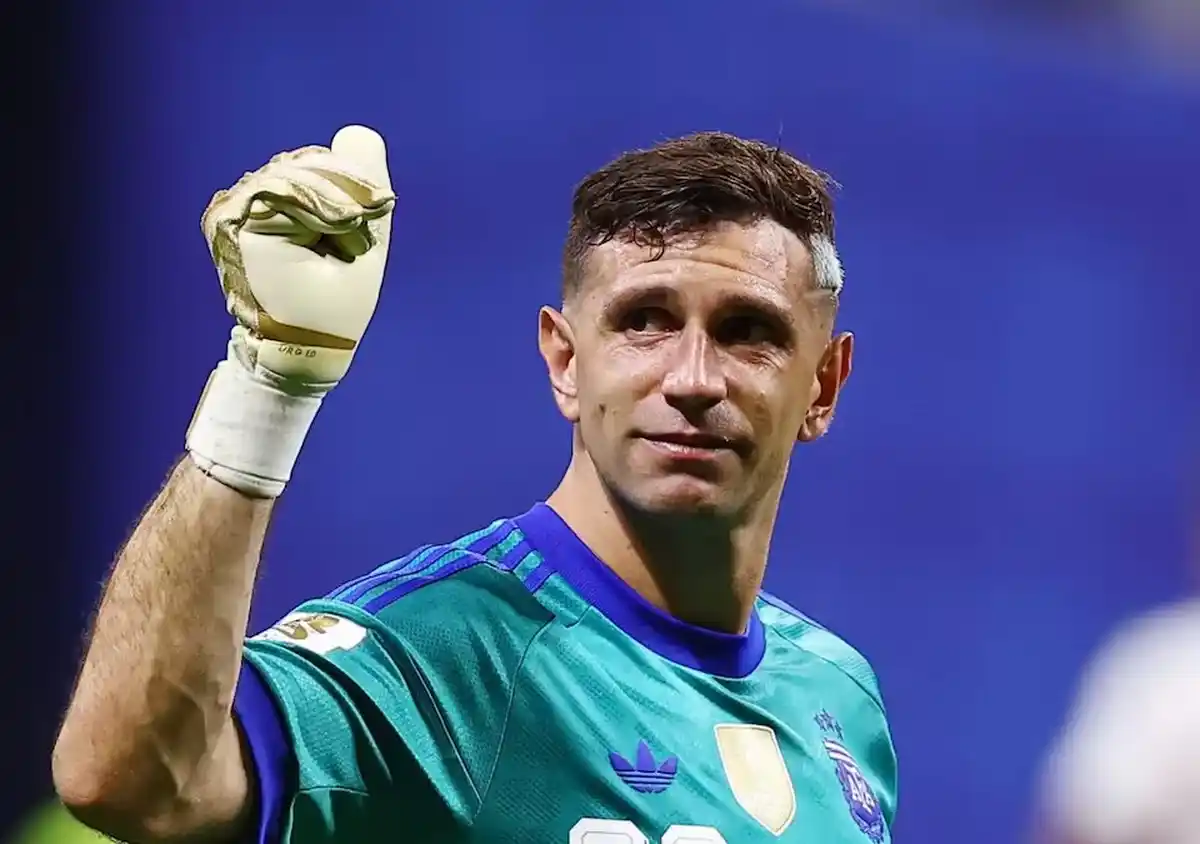 El futuro de Emiliano “Dibu” Martínez en la Selección argentina quedó envuelto en incertidumbre.