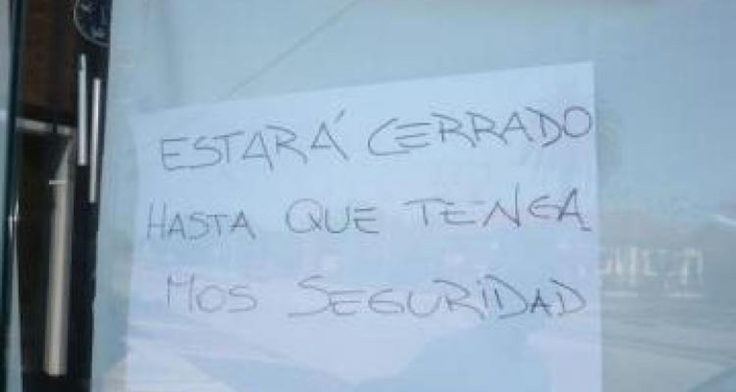 Dos detenidos y un comercio acobardado