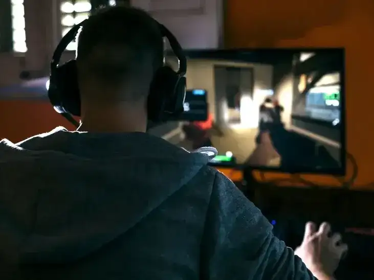 Suspendieron a seis operadores del Centro de Monitoreo de Madariaga por jugar online durante su turno
