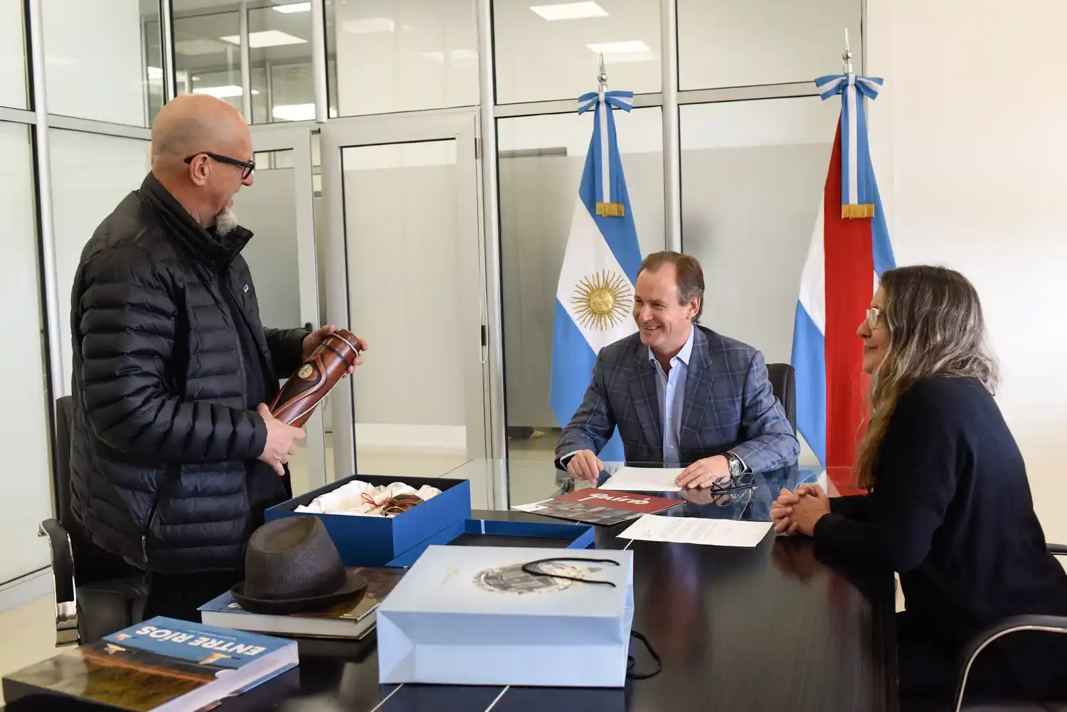 El artista Julio Lavallén donará obras para incorporar al patrimonio cultural de la provincia