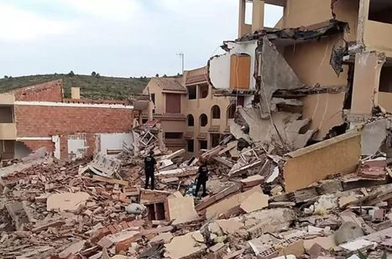 TRAGEDIA EN ESPAÑA: varias personas atrapadas tras derrumbe de edificio