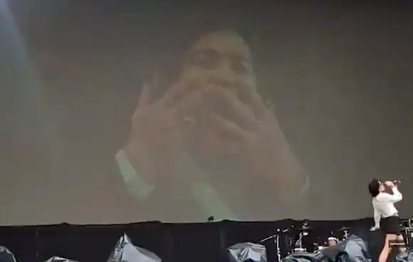 Hacerse cargo: Las integrantes de Dum Chica asumieron la responsabilidad del video de Milei proyectado en Lollapalloza