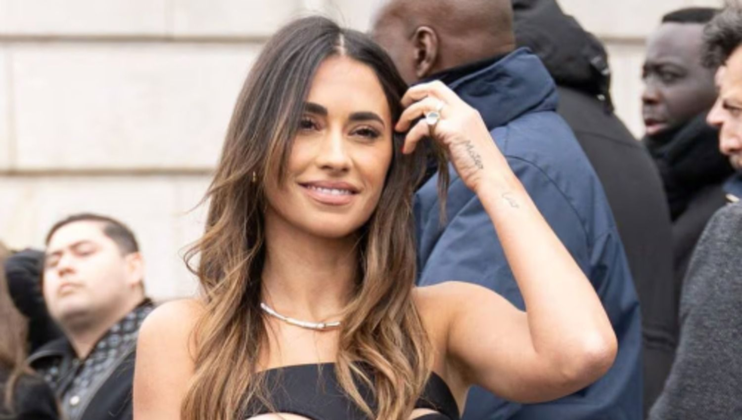 Antonela Roccuzzo maneja el Cadillac Escalade de Lionel Messi: detalles exclusivos