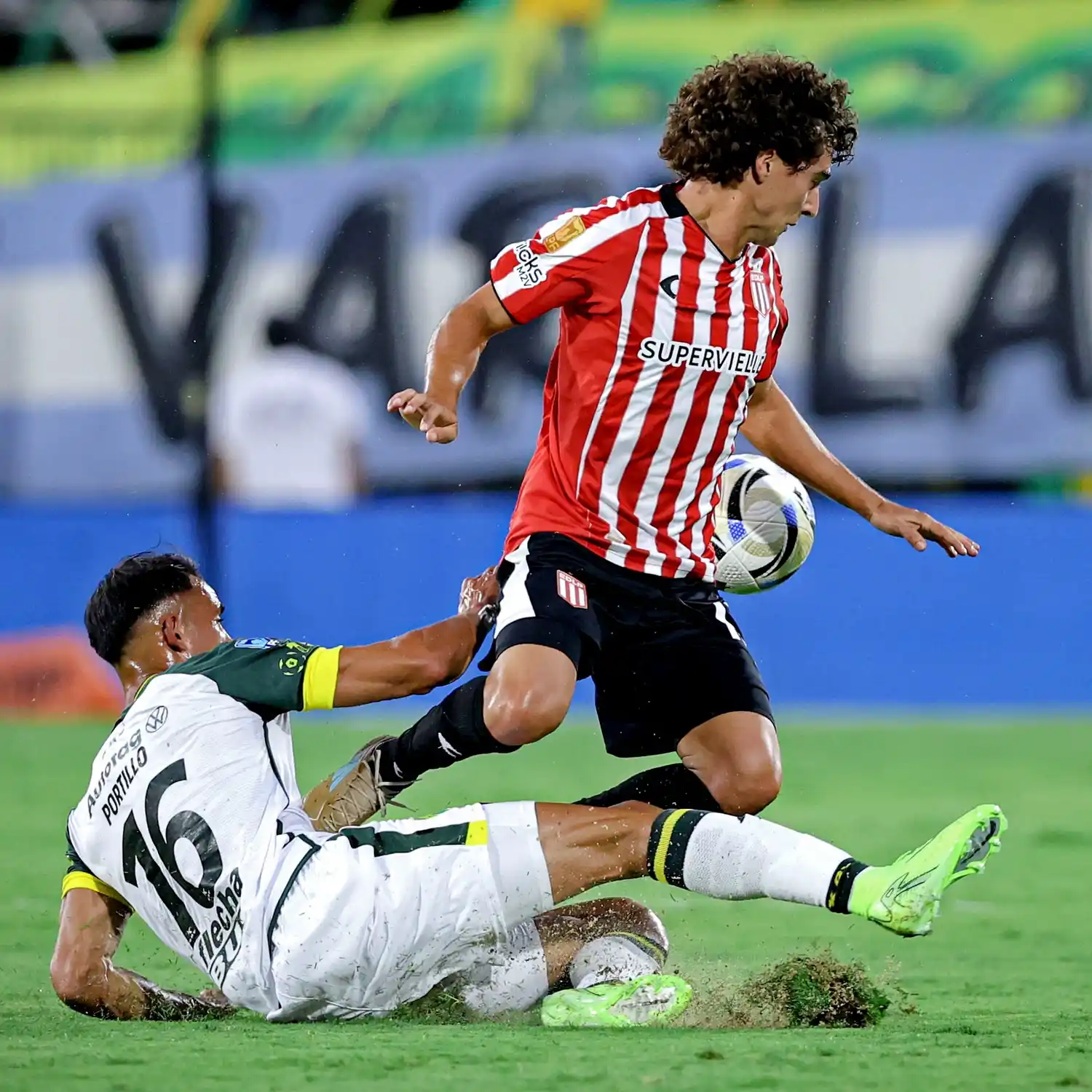 Con uno menos, Estudiantes rescató un punto ante Defensa