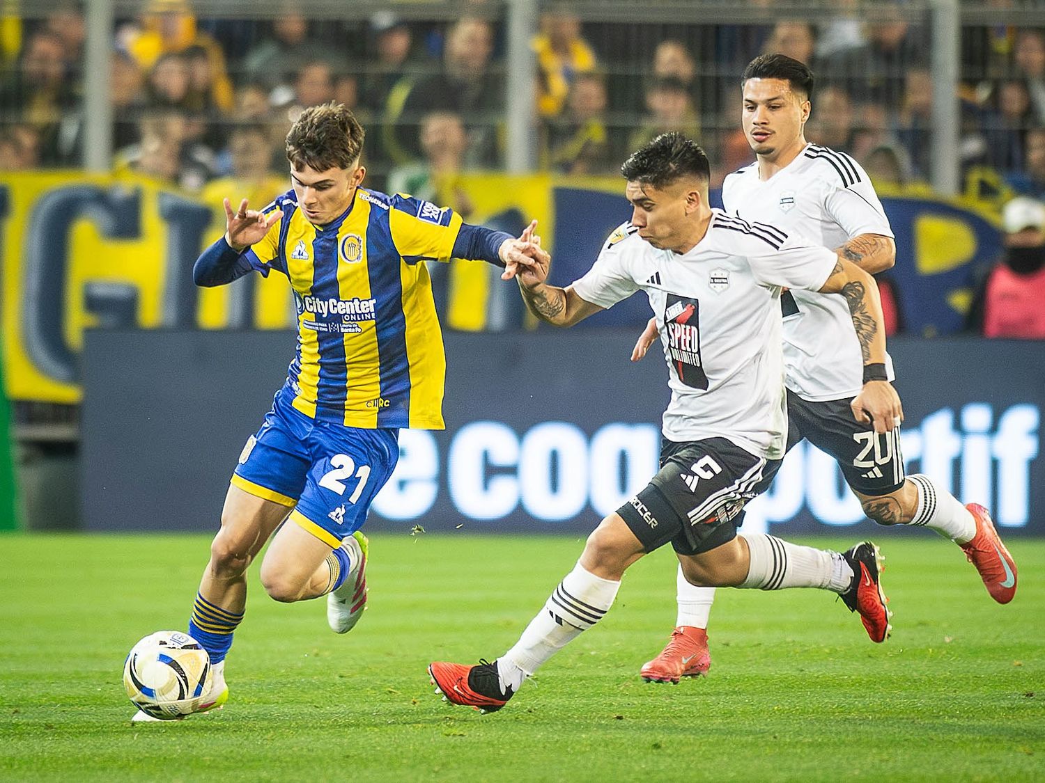 Riestra se llevó un punto sobre el final en Rosario