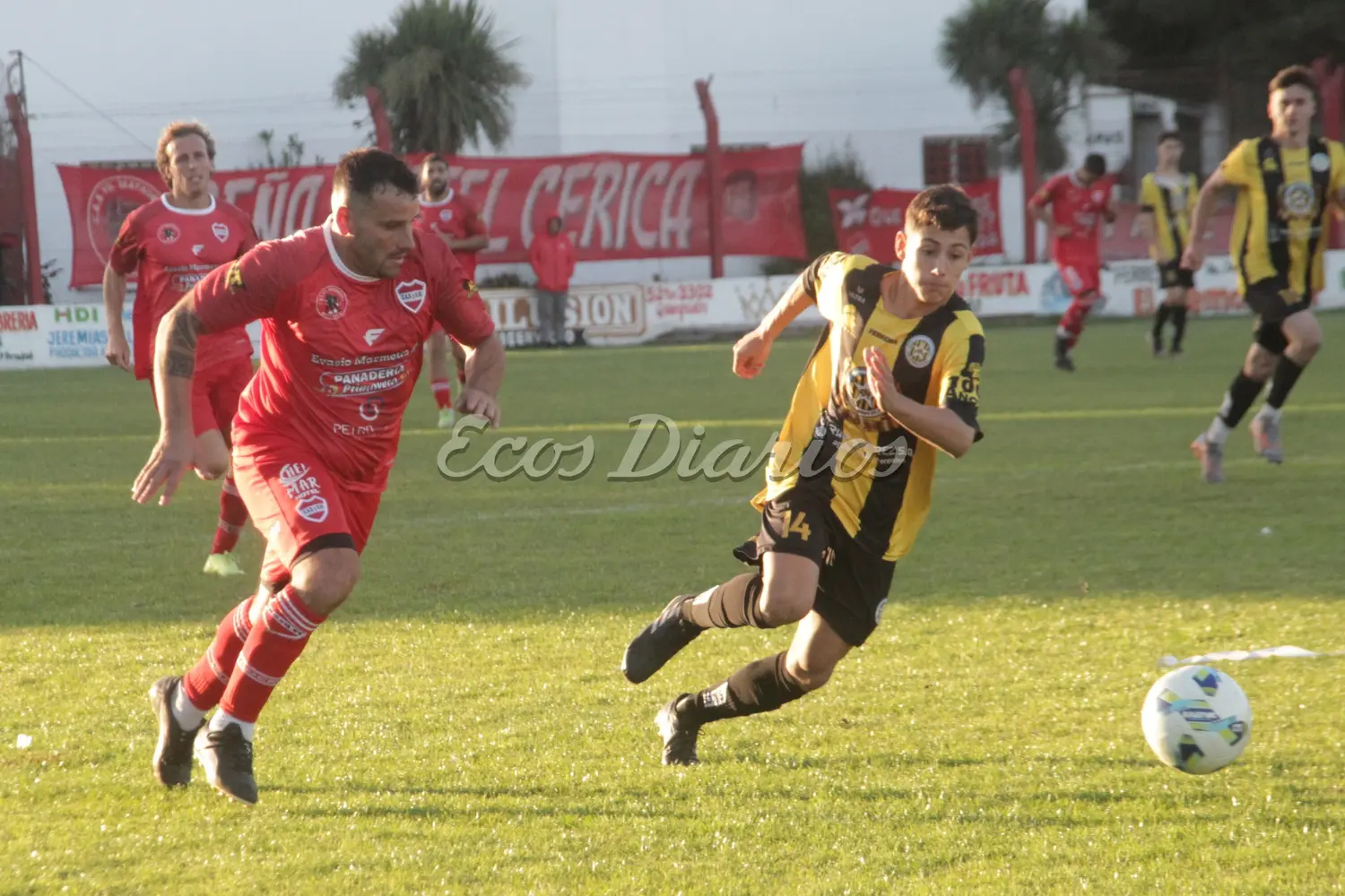 Gastón Ibargüengoitia, ganando en velocidad ante su marcador
