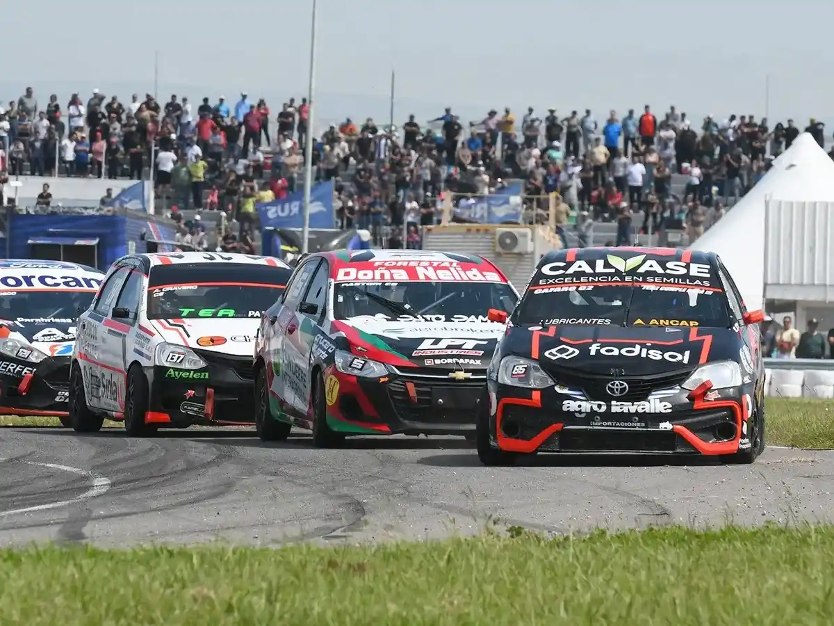 Vitar ganó en la Clase 2 y Canela terminó sexto . Foto:APAT