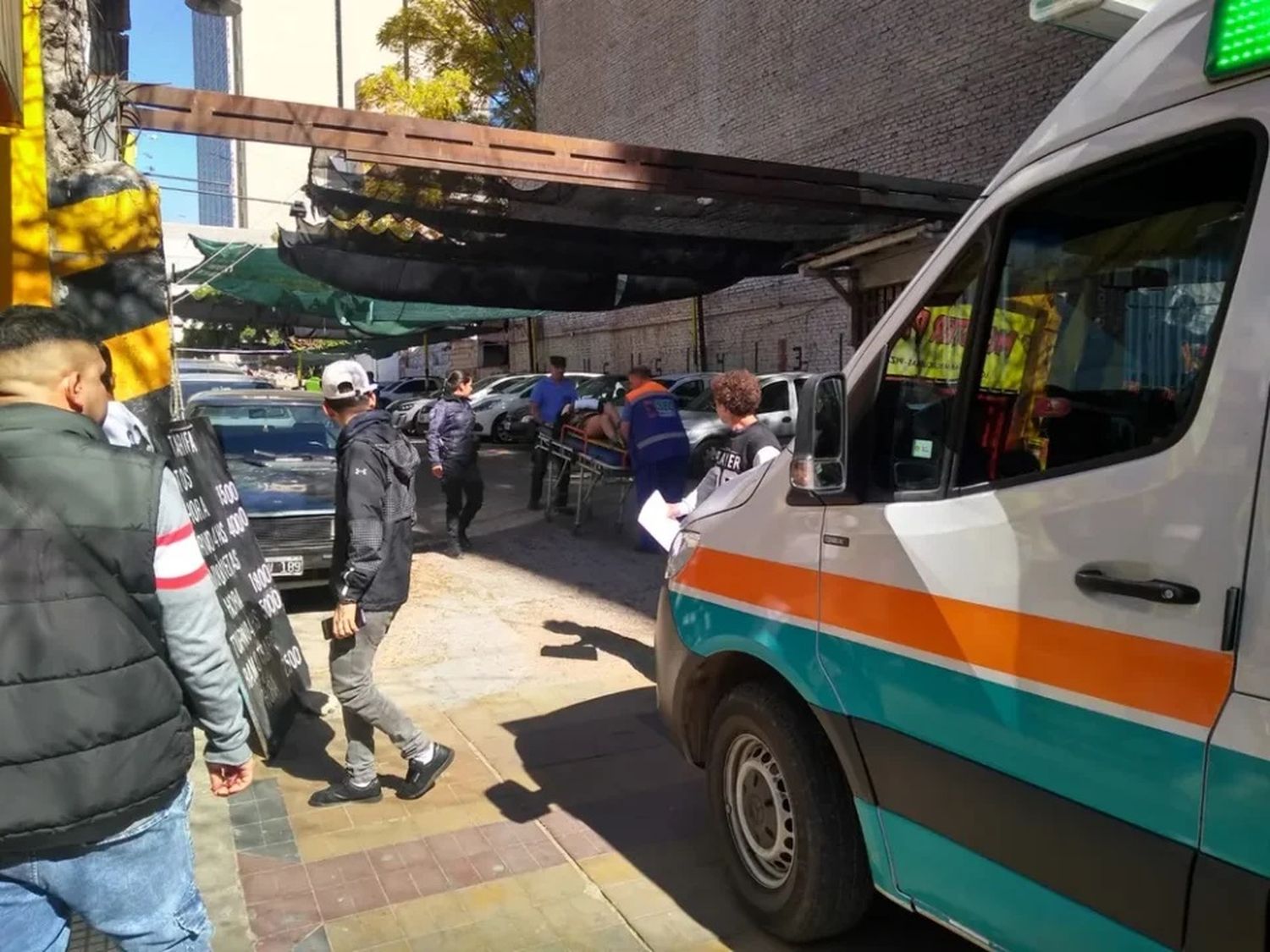 La mujer se salvó de milagro.