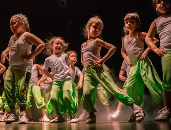 Gimnasio “Free Dance” presenta “A bailar” A total beneficio del Teatro Italia
