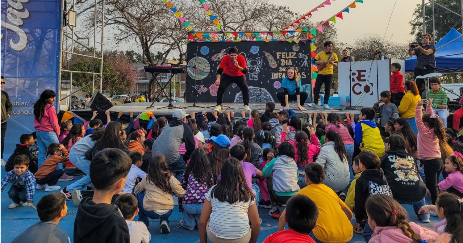 Multitudinario festejo por el Día de las Infancias en el Anfiteatro Municipal