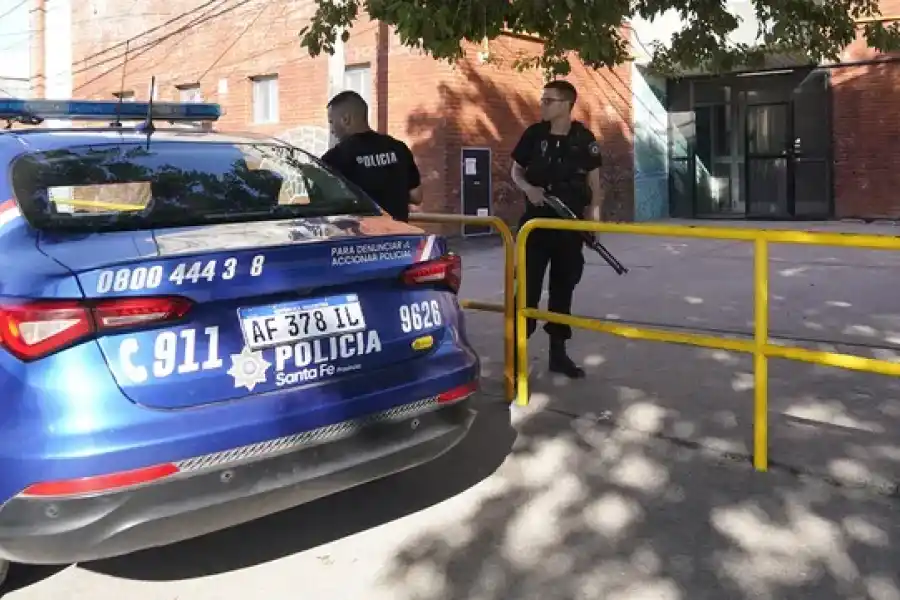 Balearon dos escuelas: Amsafé Rosario desobliga este martes y concentra frente a Gobernación