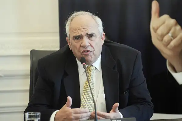 El titular de la Unasur propuso replantear las relaciones con EEUU 