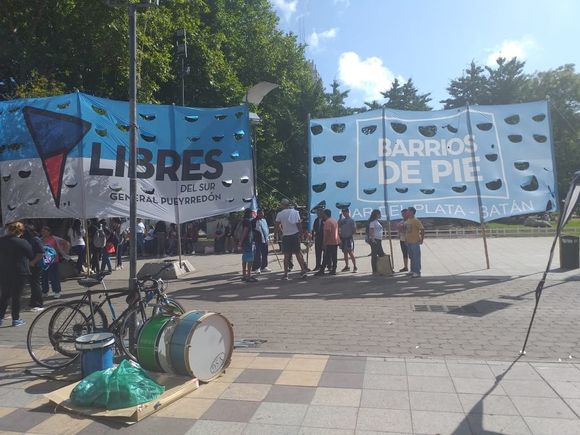 Barrios de Pie: "El gobierno debe garantizar el pago de la deuda interna y no de la externa"