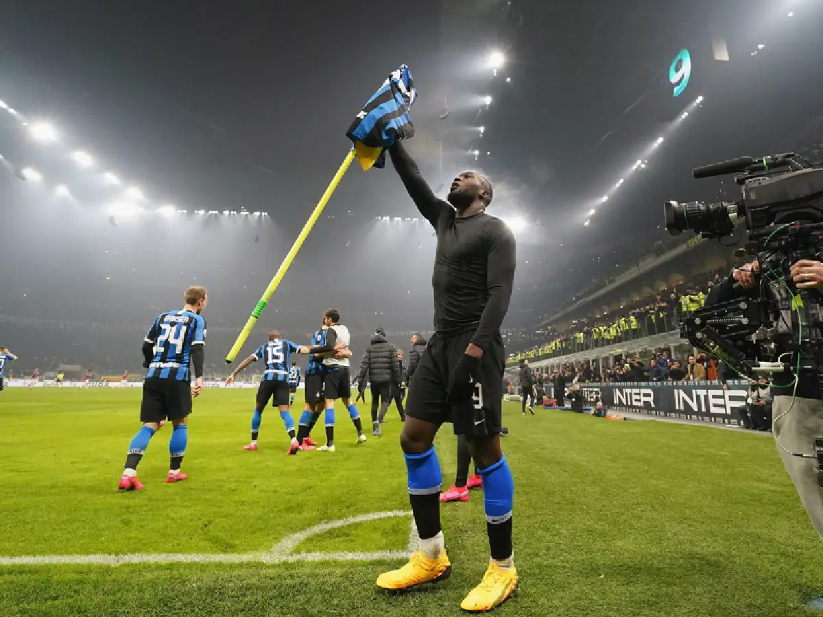 Inter lo dio vuelta ante Milan y alcanzó a Juventus 