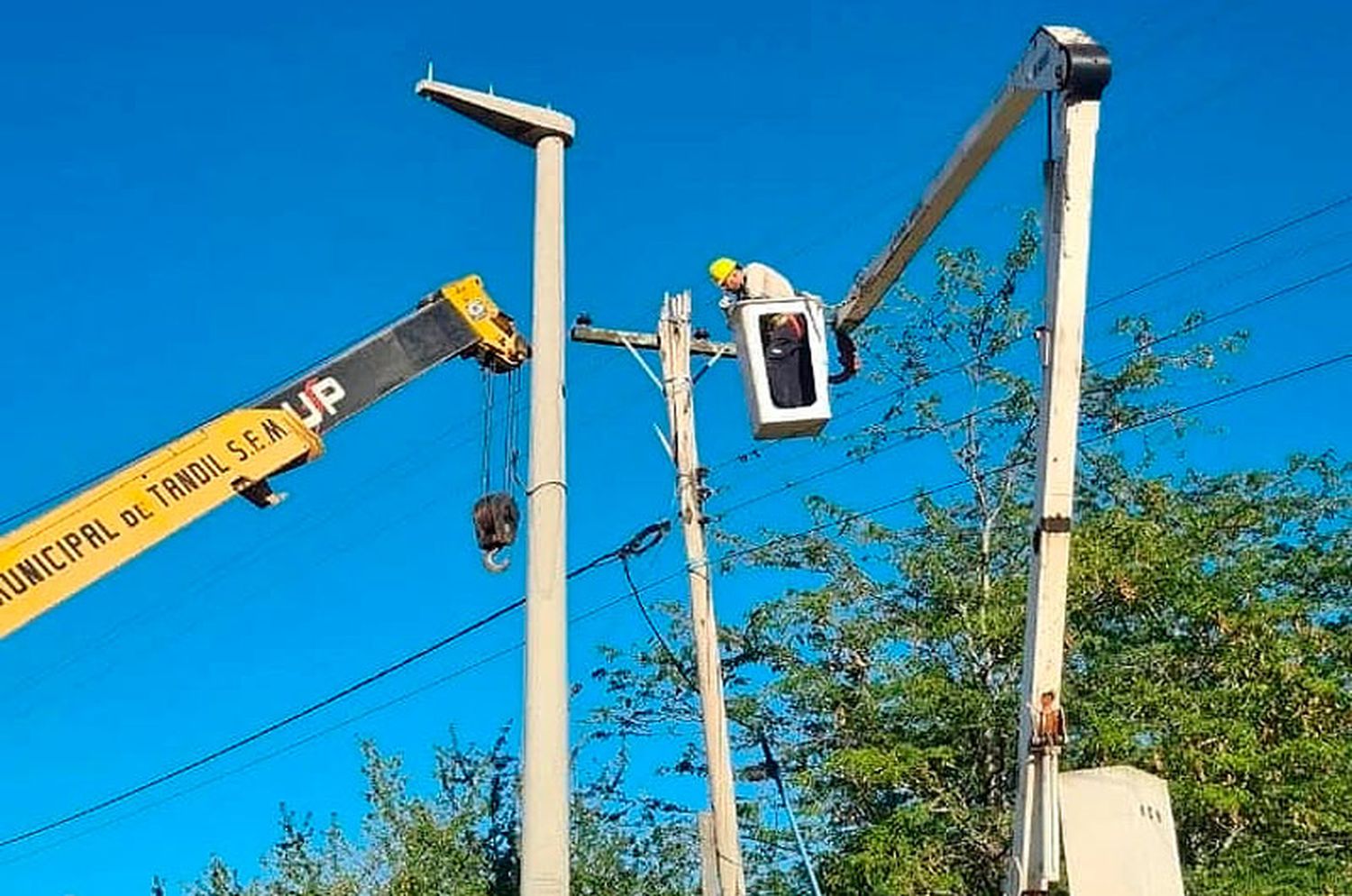 A los 30 minutos, la entidad proveedora de energía informó a traves de su cuenta de X que se reestableció el servicio.