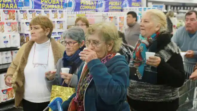 Aseguran que nadie controla que haya cajas con prioridad para adultos mayores
