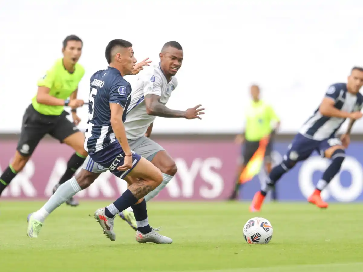 Talleres cayó frente a Emelec en el “Kempes” 