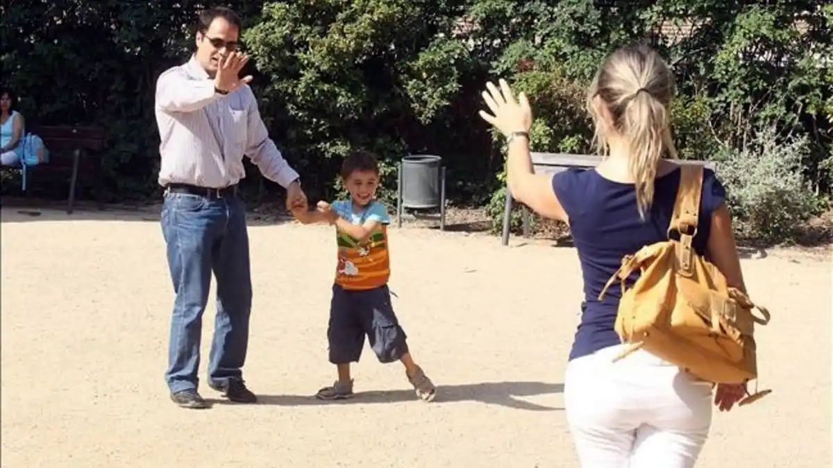 Hijos de padres separados podrán trasladarse de casa una vez por semana