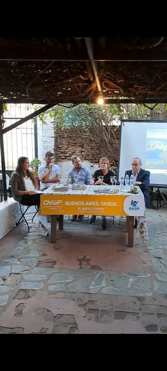 Agustina Miqueo, Gastón López Seoane, Facundo Pistola, Marcela Petrantonio y Miguel Lunghi.