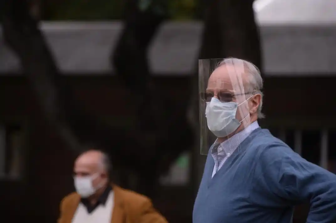 Gollán explicó por qué no endurecieron la cuarentena y advirtió que lo harán "si se satura el sistema"