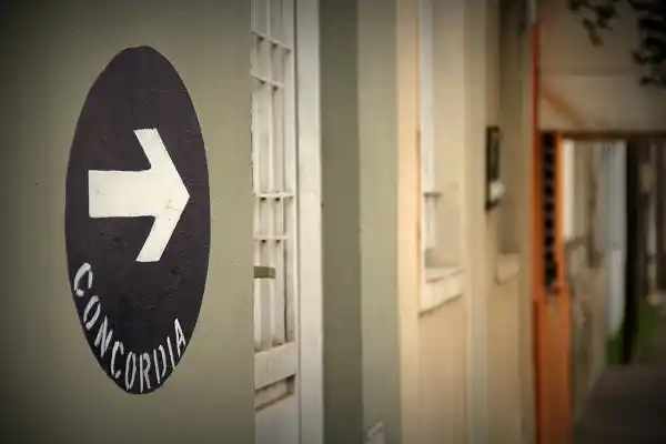 Despertó con un delincuente en su casa y lo redujo a golpes