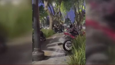 Video: así fue la feroz pelea entre motoqueros y “trapitos" en La Plata