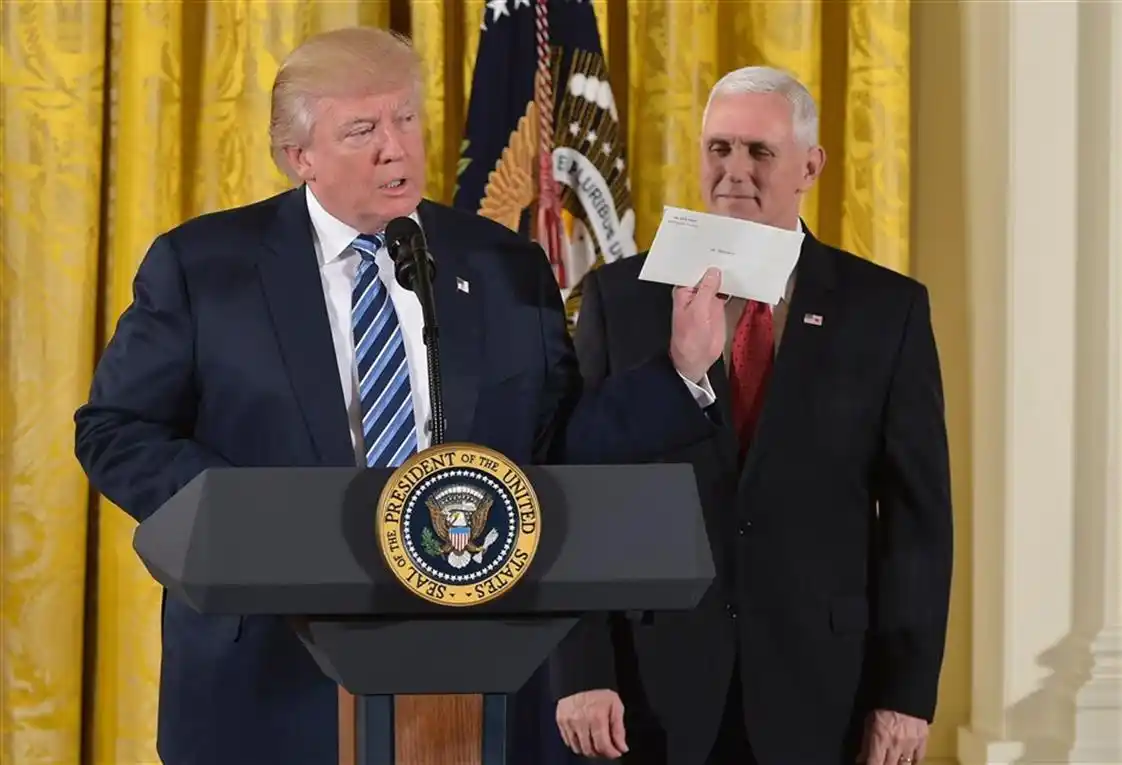 Trump renegocia tratados comerciales