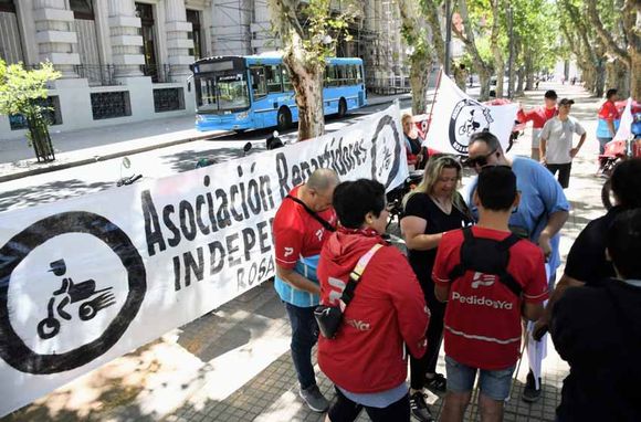 Por el aumento de hechos de inseguridad, repartidores convocan a una manifestación frente a Gobernación