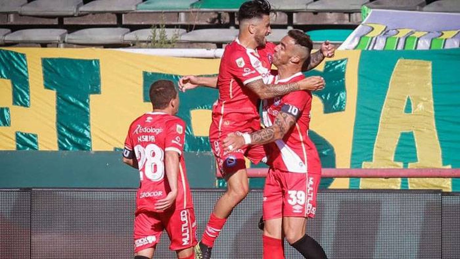 Argentinos Juniors goleó a Aldosivi en Mar del Plata por la Copa Diego Maradona