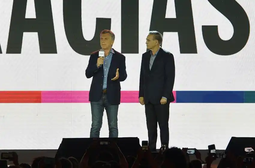Macri admitió la derrota e invitó a Alberto Fernández a desayunar mañana