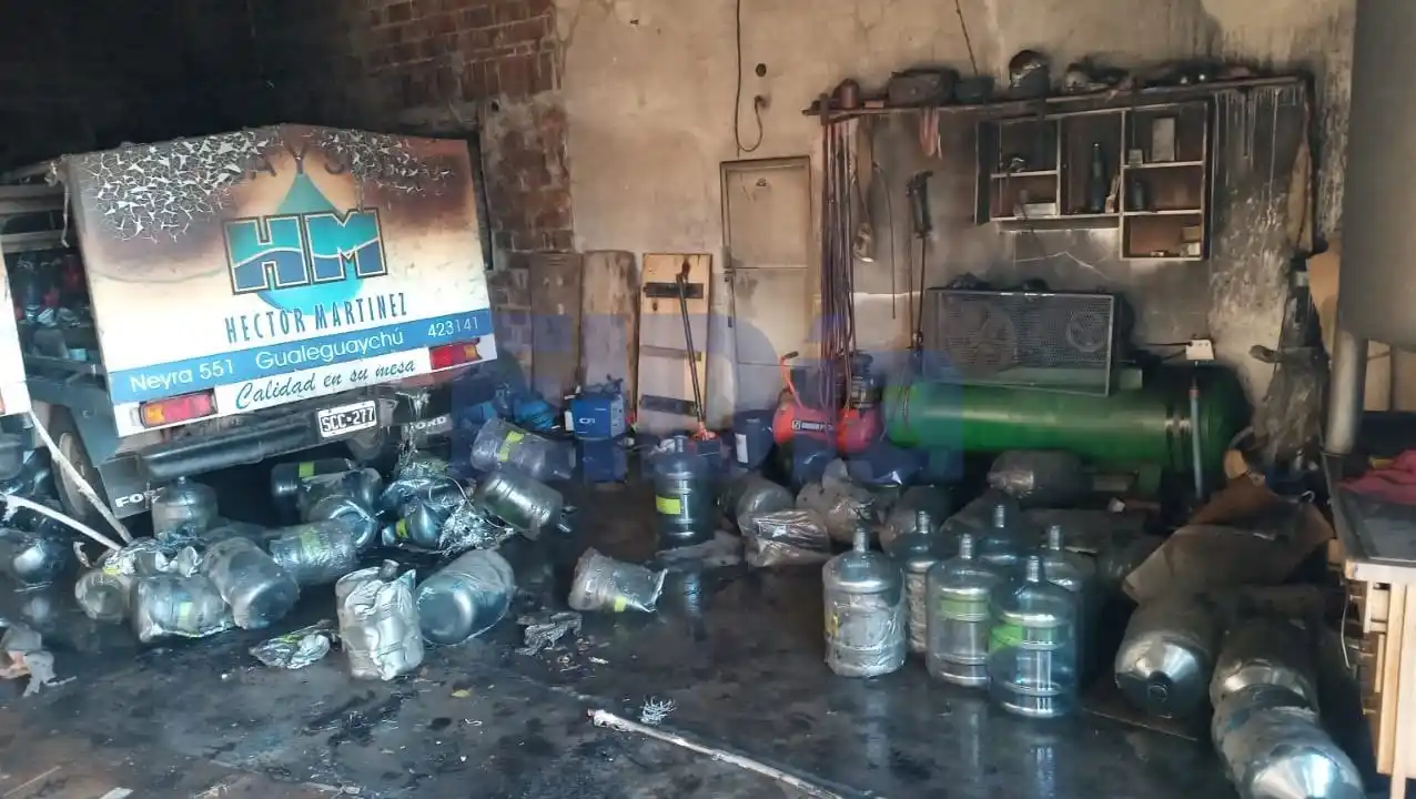 El fuego arrasó con una sodería de la ciudad y le produjo serias pérdidas