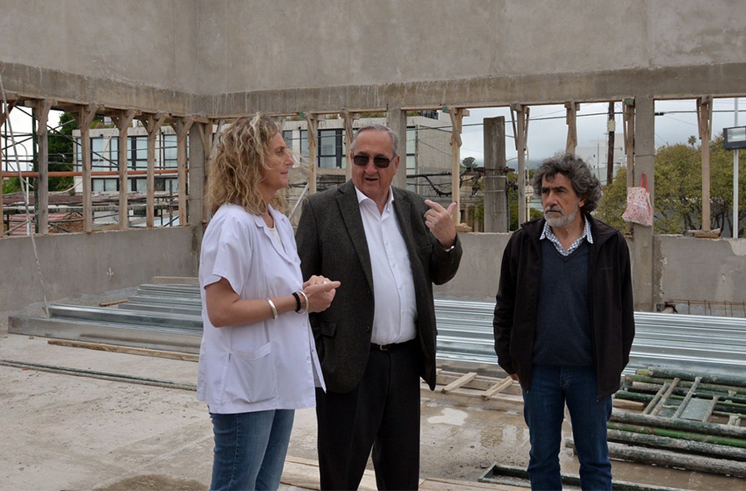 Lunghi ganó y se fue a recorrer obras