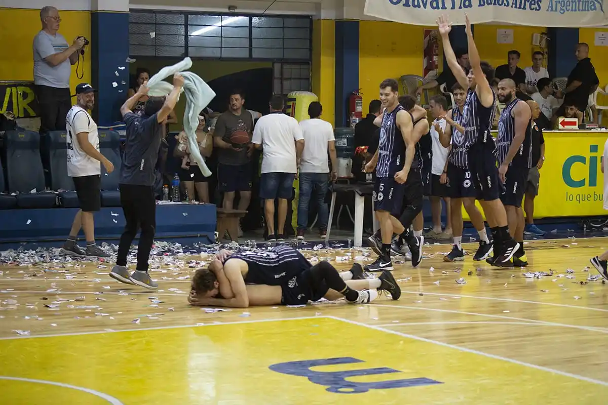 Racing cuenta las horas para un debut histórico