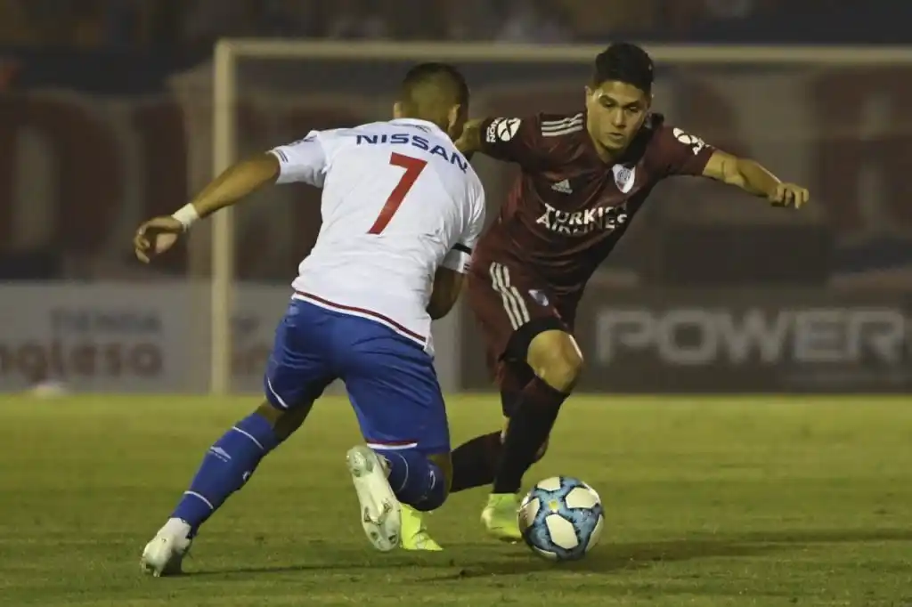 Un River con dos caras fue vencido por penales