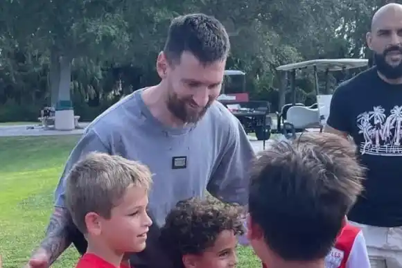 Messi fue a ver jugar a su hijo y revolucionó la academia de Inter