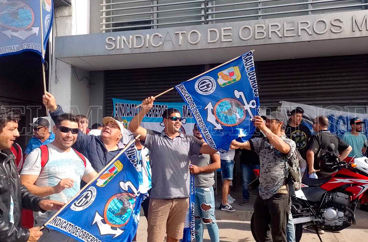 Una medida del SOMU paraliza casi complemente la actividad en el Puerto local