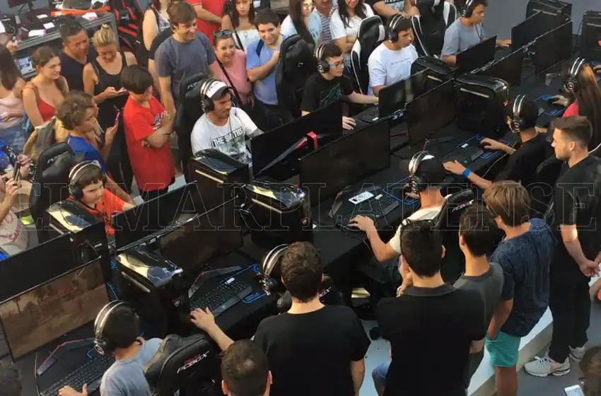 Se vivió una tarde gamer en Espacio Clarín con Fede Bal