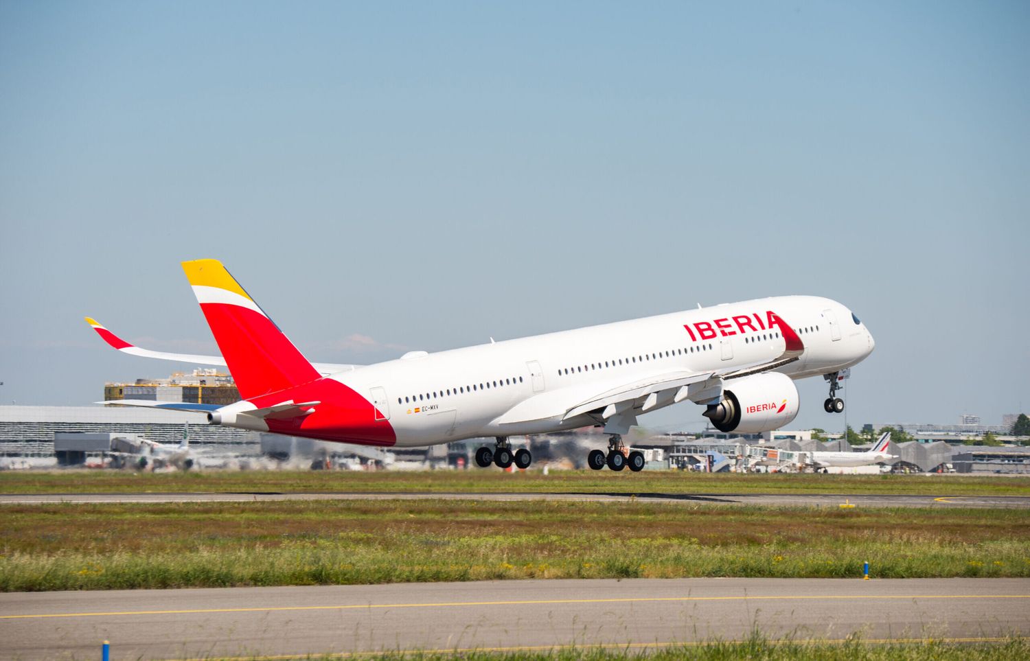 Iberia fue la aerolínea más puntual del mundo en abril