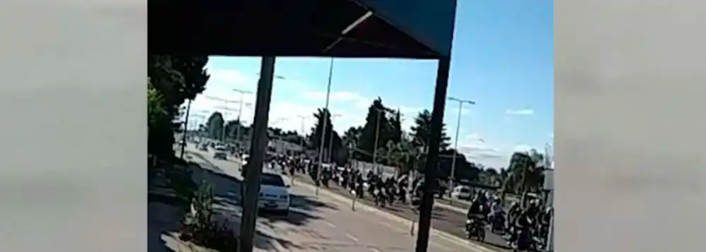 Larga caravana de motos para despedir a un joven fallecido en un fatal accidente