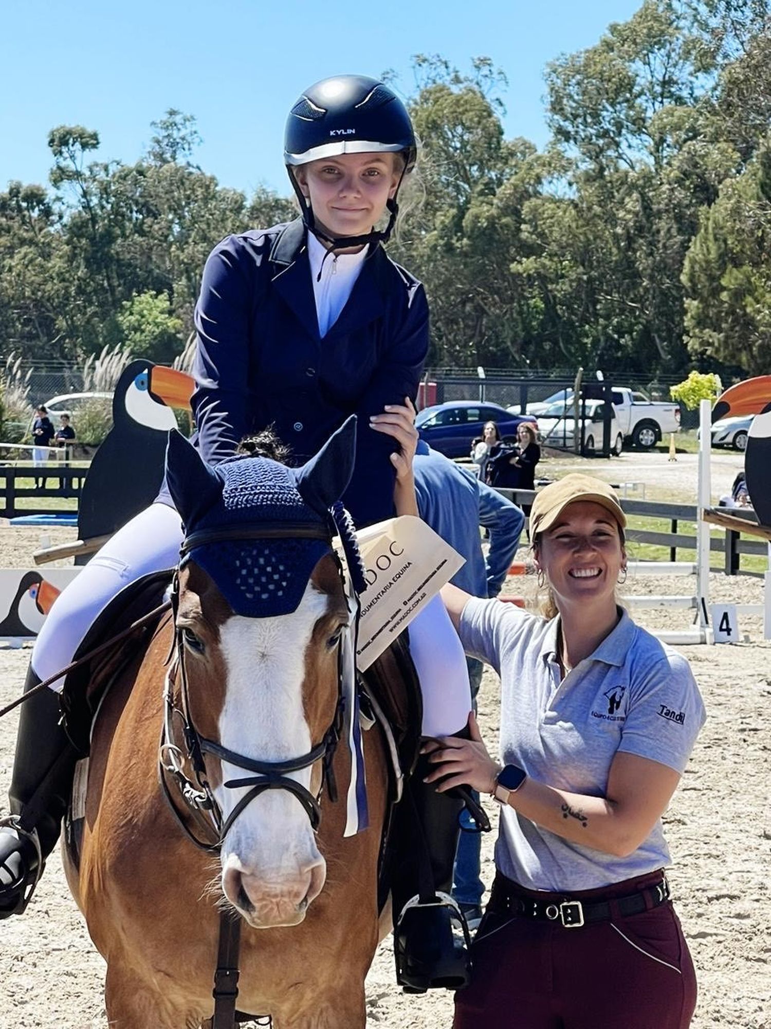 Sara Serra Theill, con su instructora Joana Lambert Cordero.