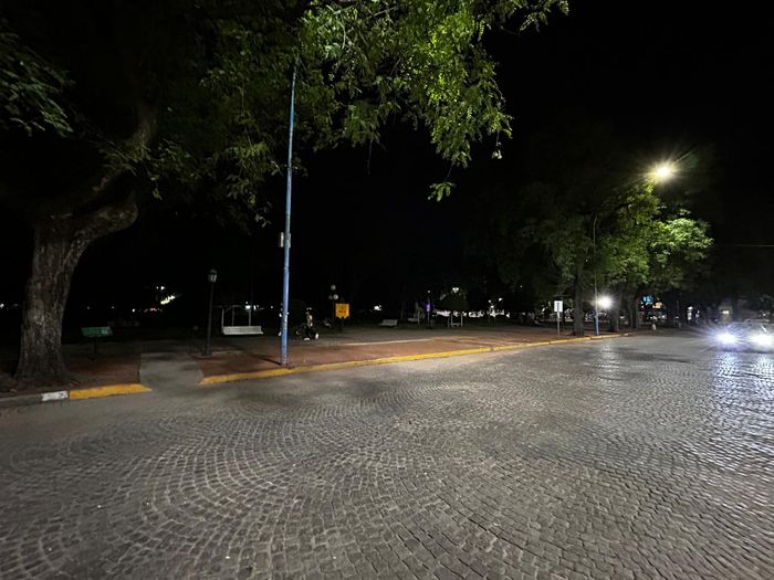 plaza 25 de mayo a oscuras