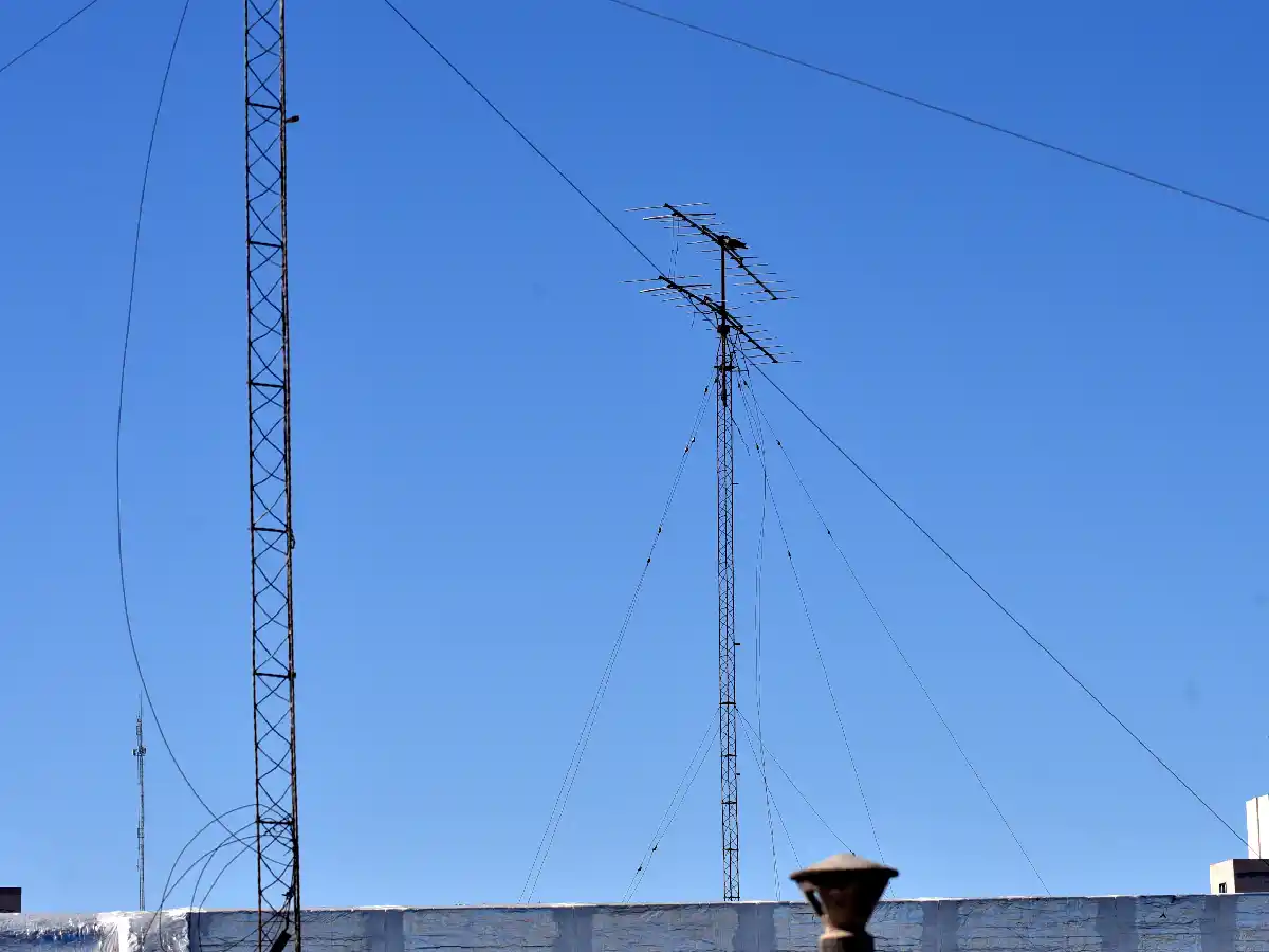 Un cielo lleno de antenas