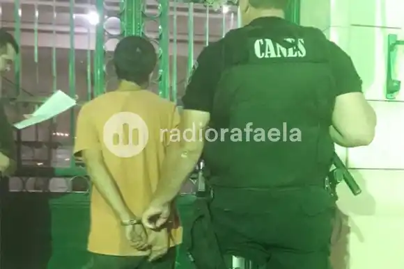 Entró a robar a una vivienda, lo encontraron y los vecinos le pegaron