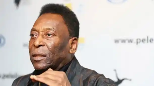 Pelé fue internado de urgencia